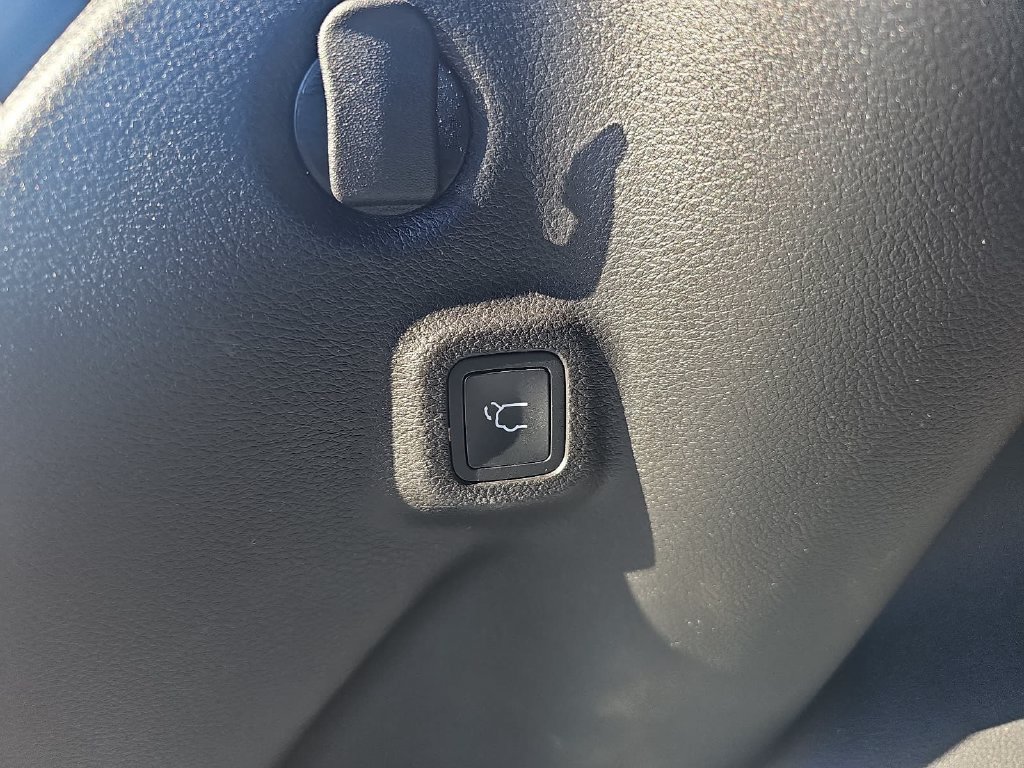 Used 2023 Jeep Compass Latitude w/ Sun and Sound Group AWD/4WD image 13