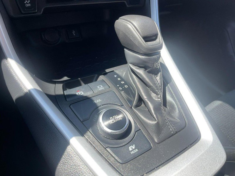 Used 2021 Toyota RAV4 LE w/ Carpet Mat Package (TMS) image 23