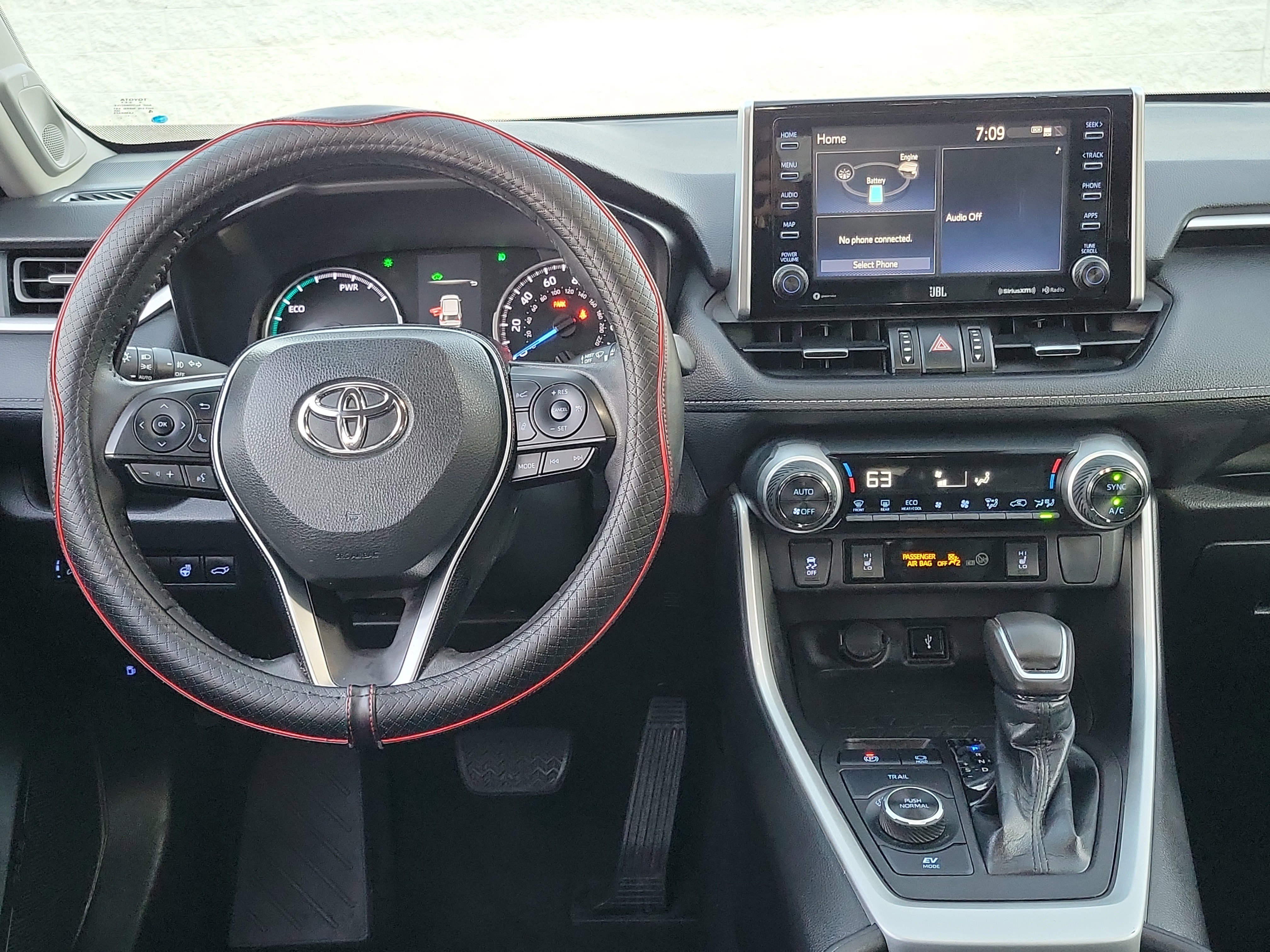 Used 2021 Toyota RAV4 XLE Premium image 6