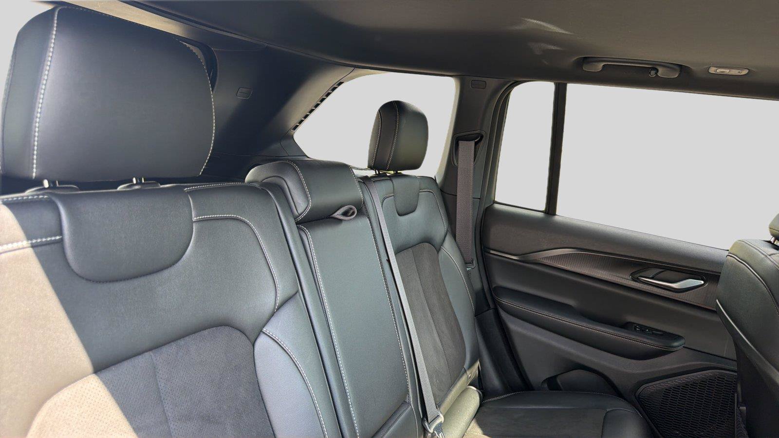 Used 2023 Jeep Grand Cherokee Altitude AWD/4WD image 20