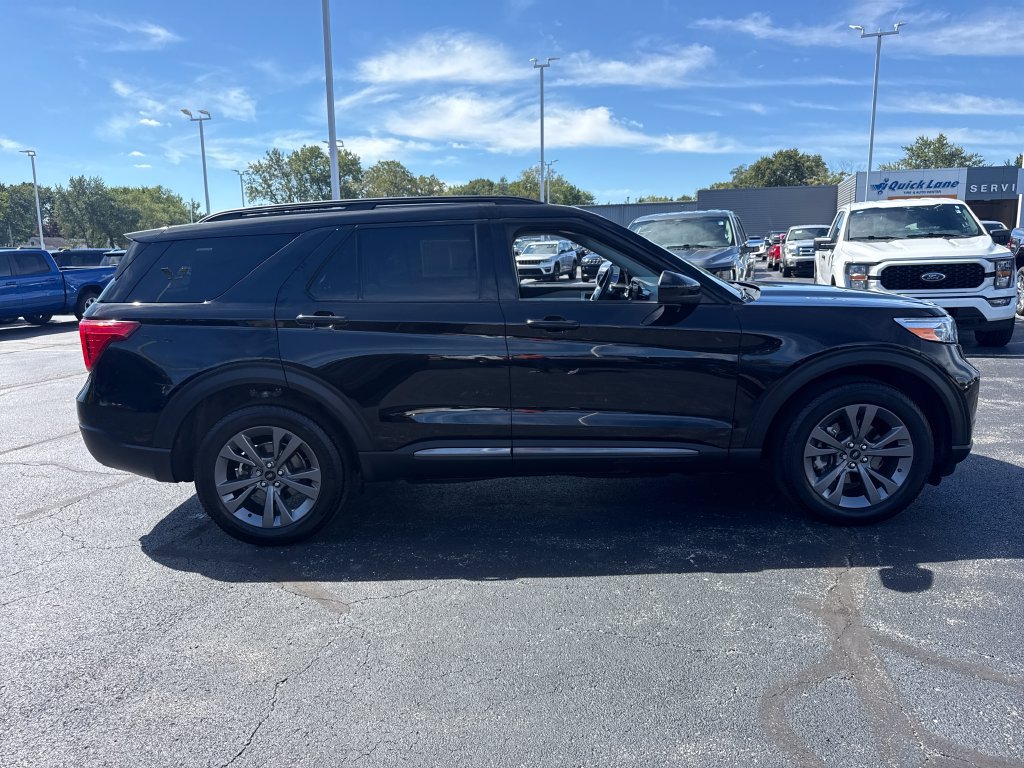 Used 2024 Ford Explorer XLT w/ Equipment Group 202A AWD/4WD image 7