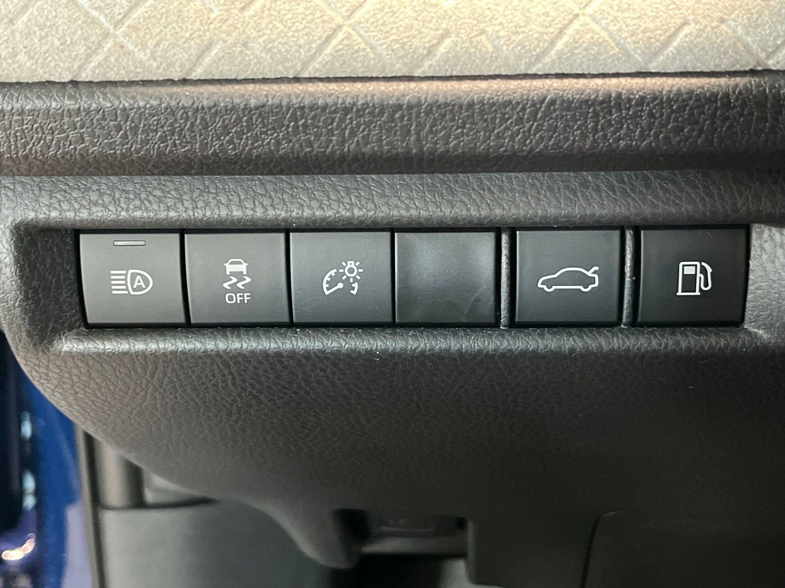 Used 2025 Toyota Camry XLE AWD/4WD image 34