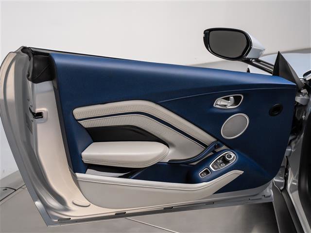 Used 2023 Aston Martin V8 Vantage Roadster image 30