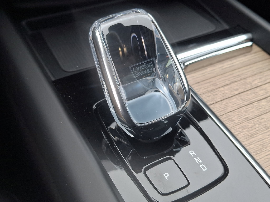 New 2027 Volvo XC60 B5 Plus AWD/4WD image 12