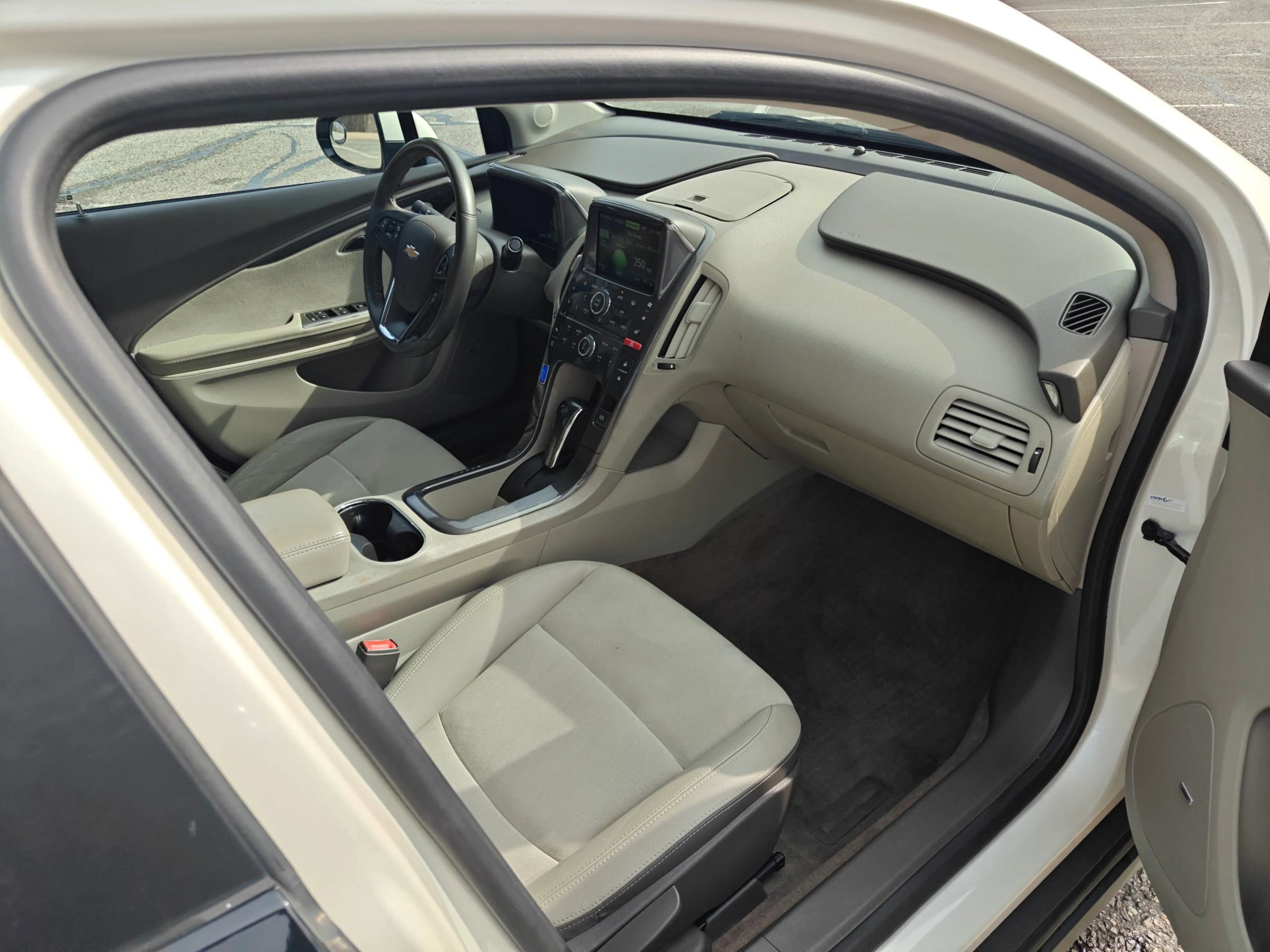 Used 2014 Chevrolet Volt Premium w/ Premium Trim Package FWD image 7