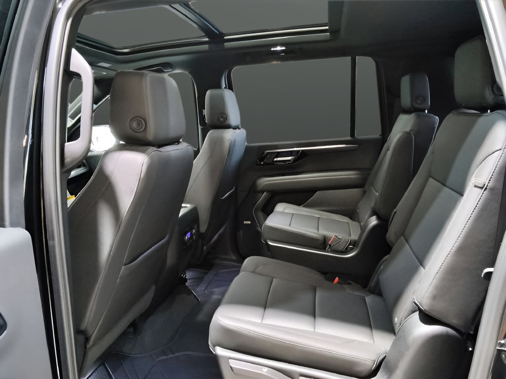 Used 2026 Chevrolet Suburban Z71 w/ Comfort Package AWD/4WD image 31
