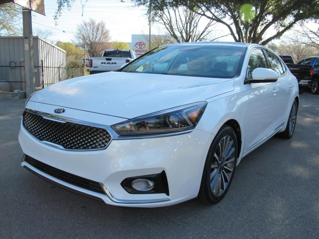Used 2017 Kia Cadenza Premium w/ Luxury Package image 3