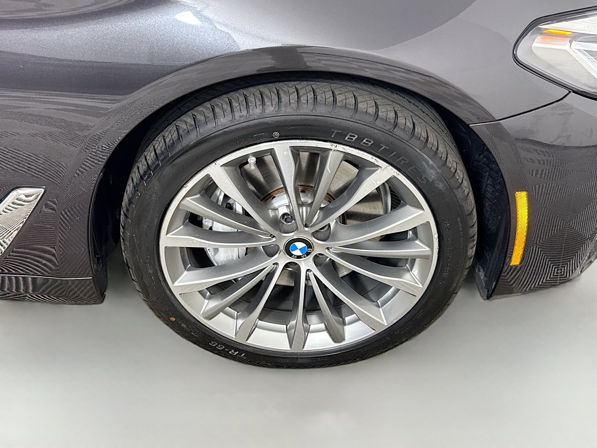 Used 2023 BMW 540i w/ Premium Package image 32