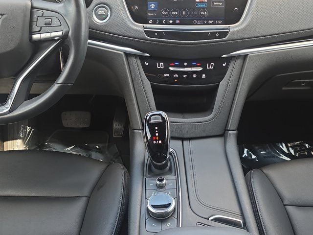 Certified 2025 Cadillac XT6 Luxury FWD image 12