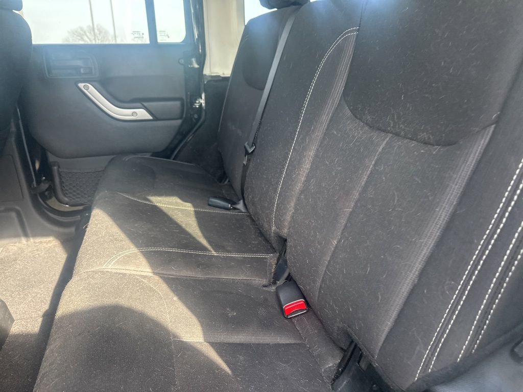 Used 2016 Jeep Wrangler Unlimited Sahara w/ Connectivity Group image 7