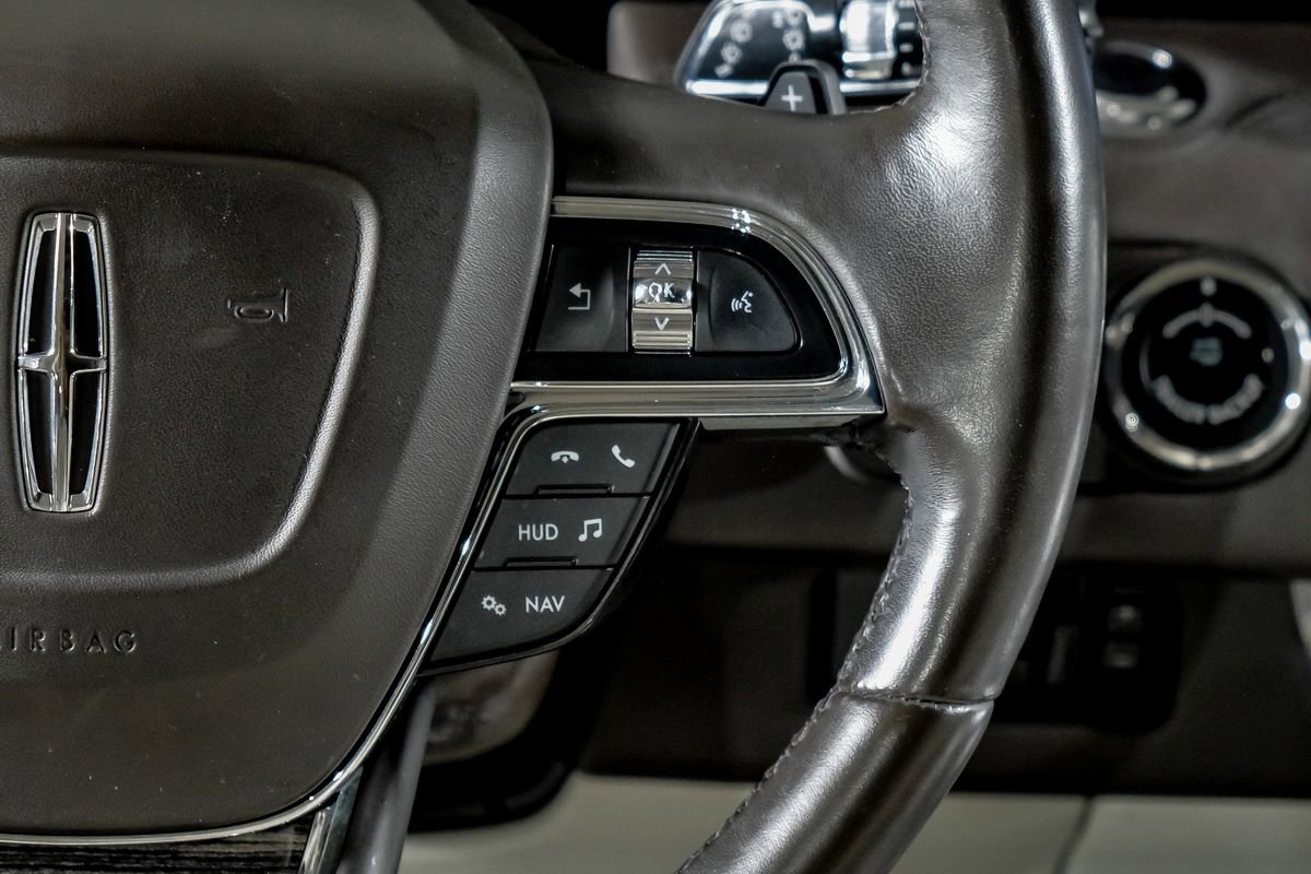 Used 2020 Lincoln Navigator Black Label w/ Cargo Convenience Package AWD/4WD image 18