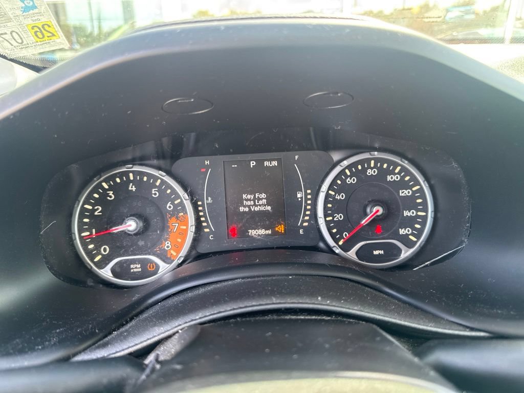 Used 2016 Jeep Renegade Latitude FWD image 19