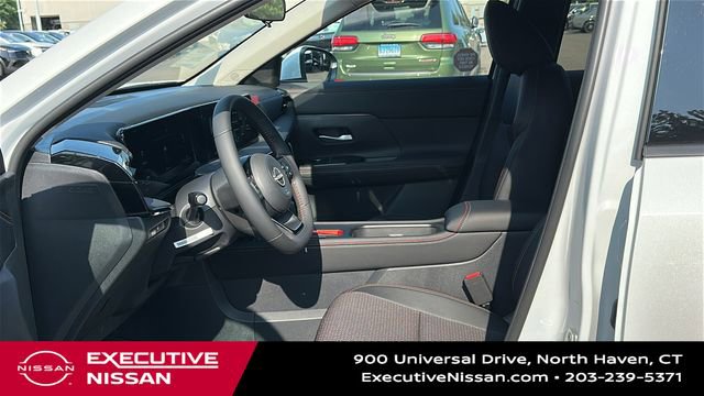 Used 2025 Nissan Kicks SR w/ Illumination Package FWD image 10