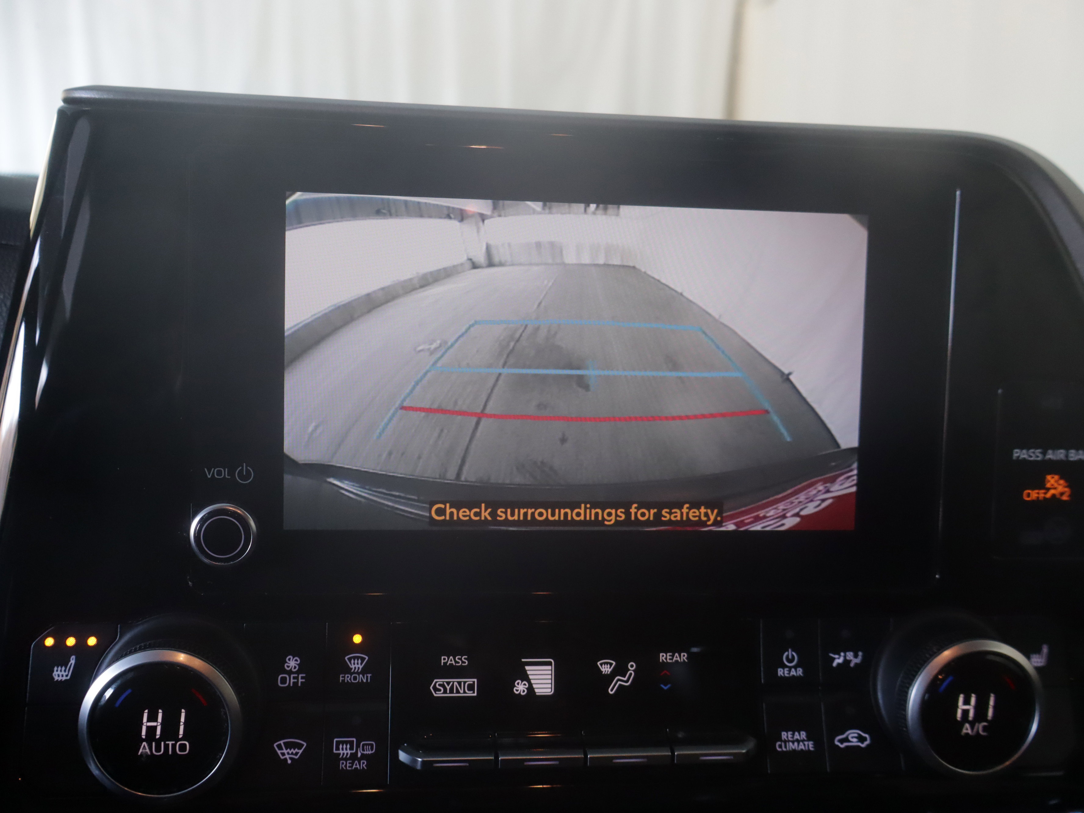 Used 2023 Toyota Highlander XLE image 12