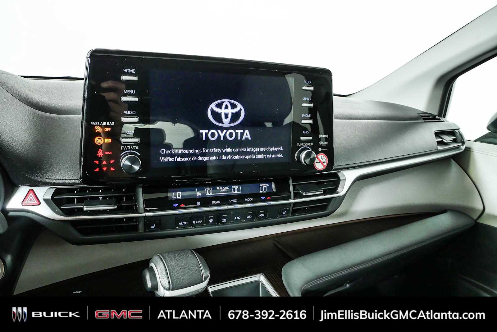 Used 2024 Toyota Sienna XLE FWD image 12