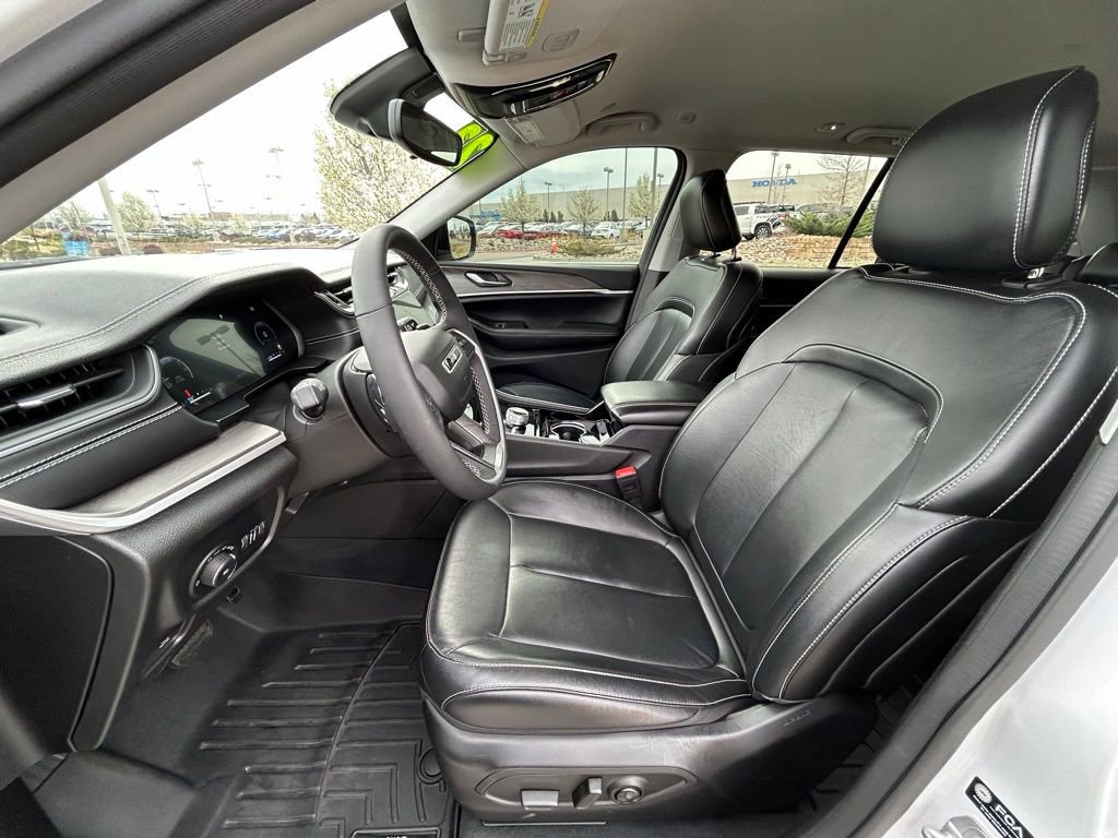 Used 2023 Jeep Grand Cherokee Limited image 12