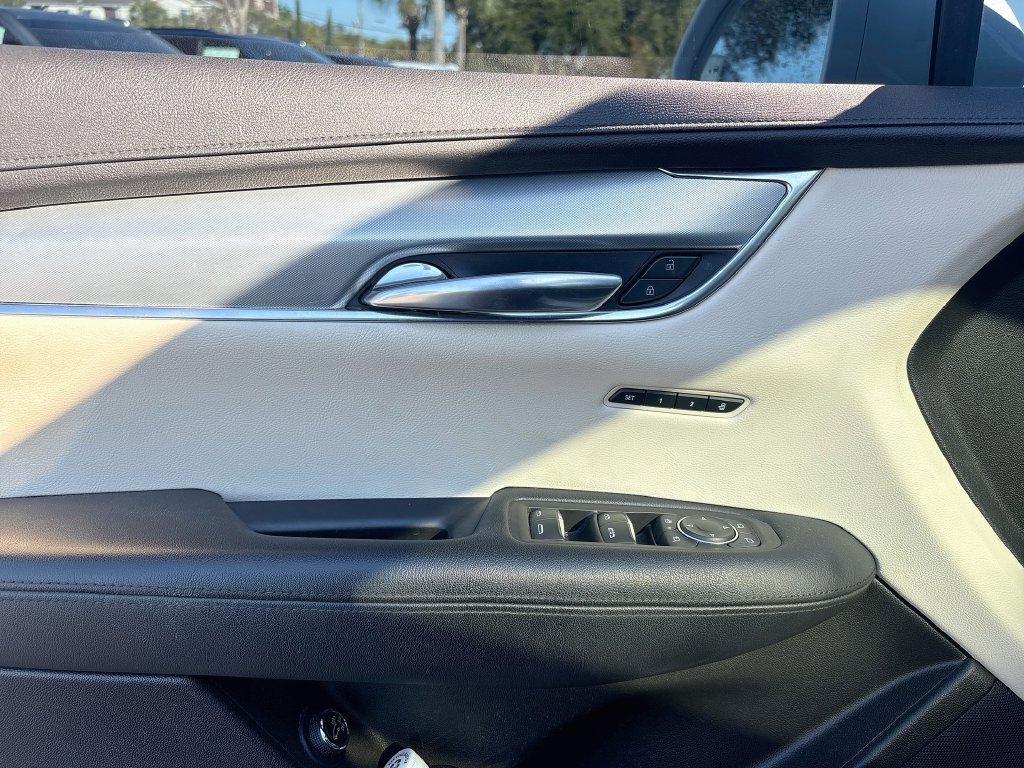 Used 2019 Cadillac XT5 Luxury w/ Sport Package FWD image 18