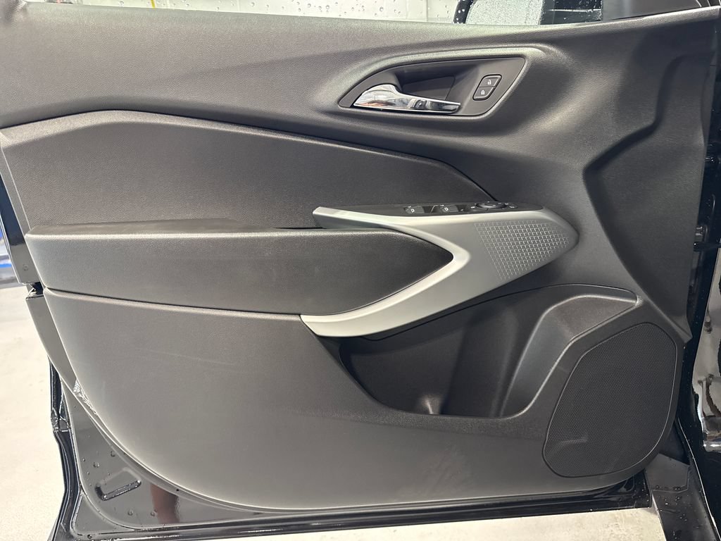 New 2026 Chevrolet Trax RS w/ Sunroof Package FWD image 30