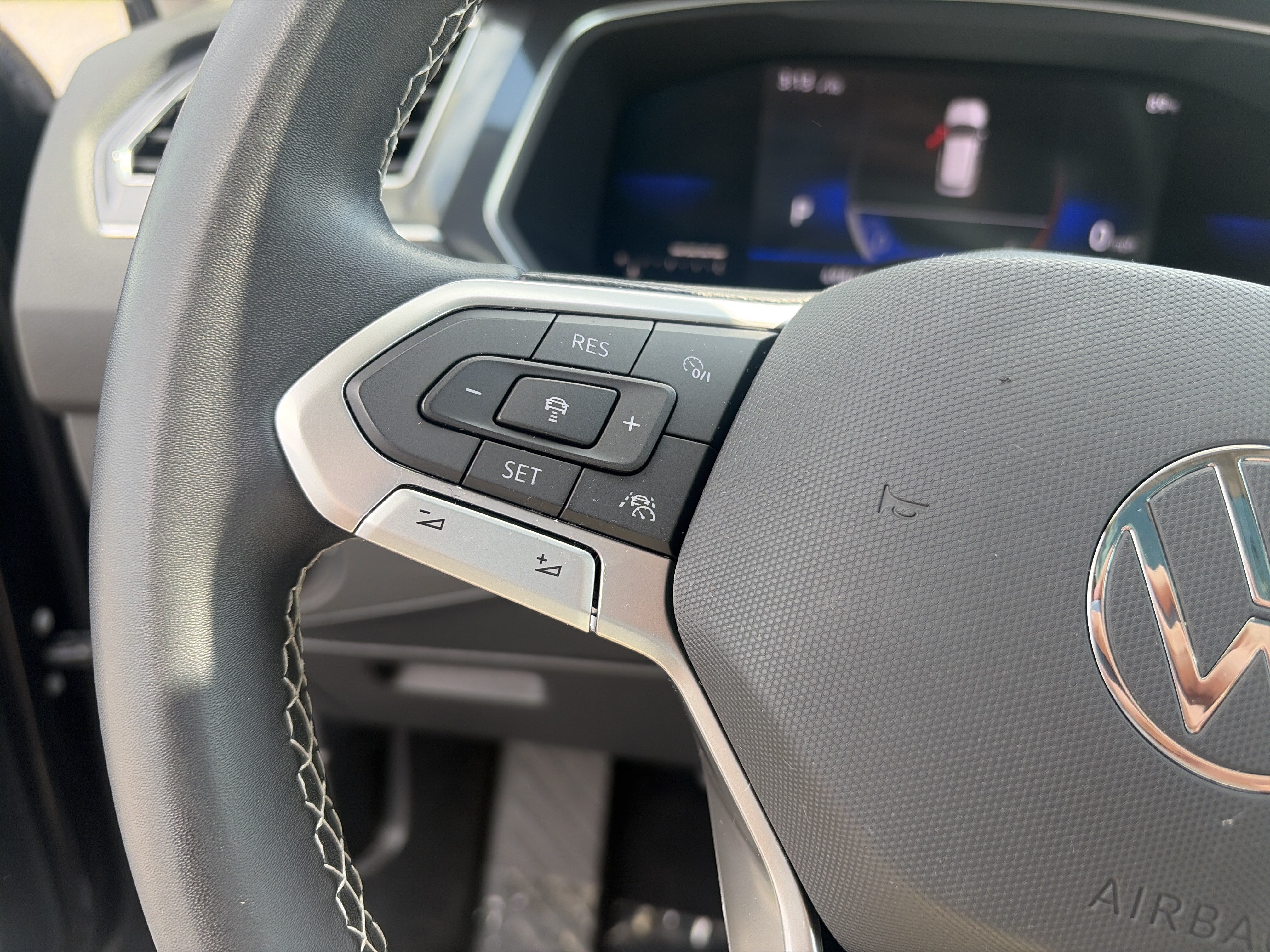 Certified 2022 Volkswagen Tiguan SE AWD/4WD image 27