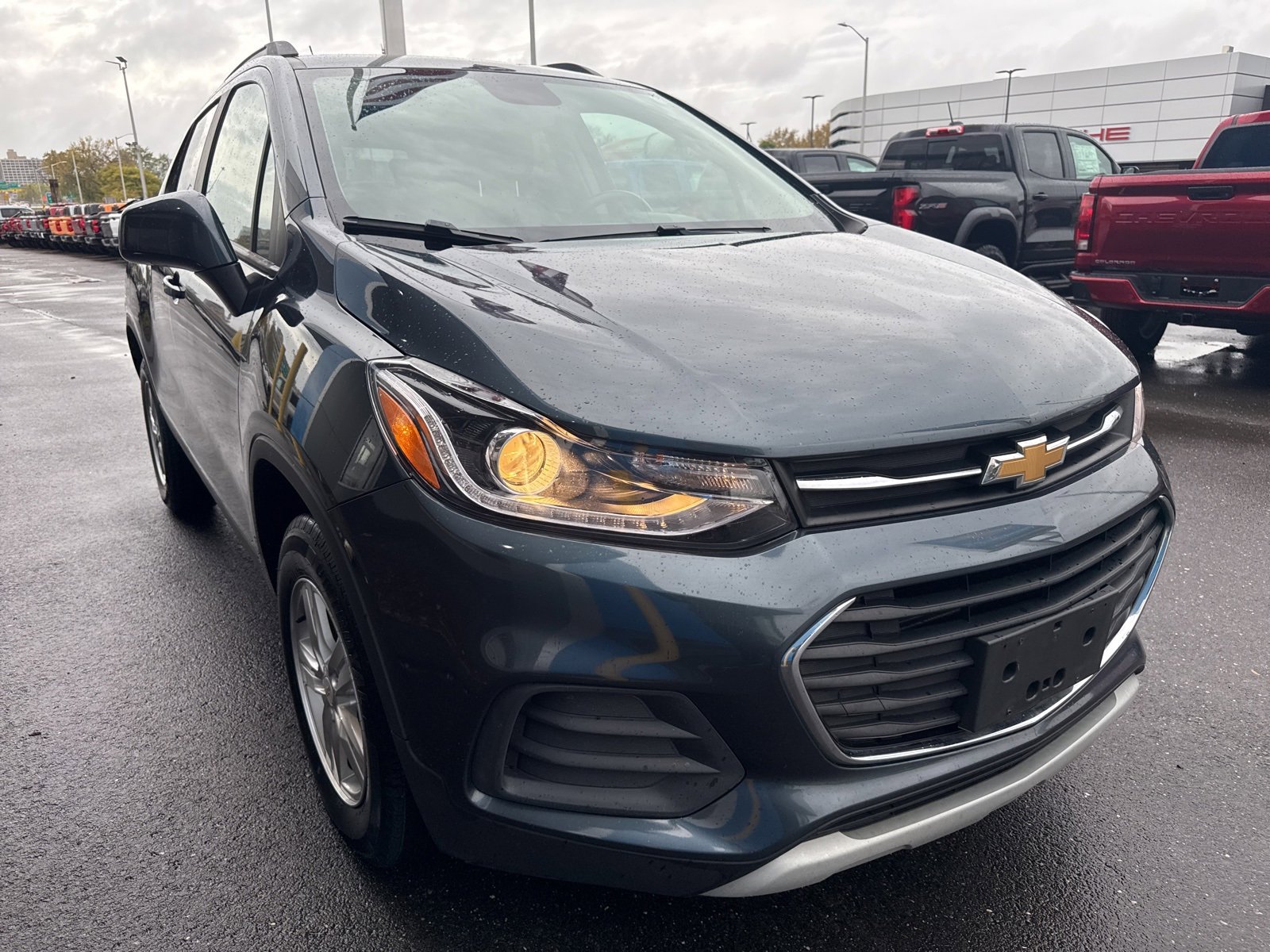 Used 2022 Chevrolet Trax LT w/ LT Convenience Package image 4