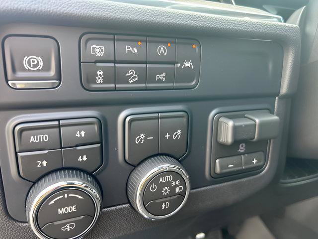 New 2026 Chevrolet Suburban High Country AWD/4WD image 23