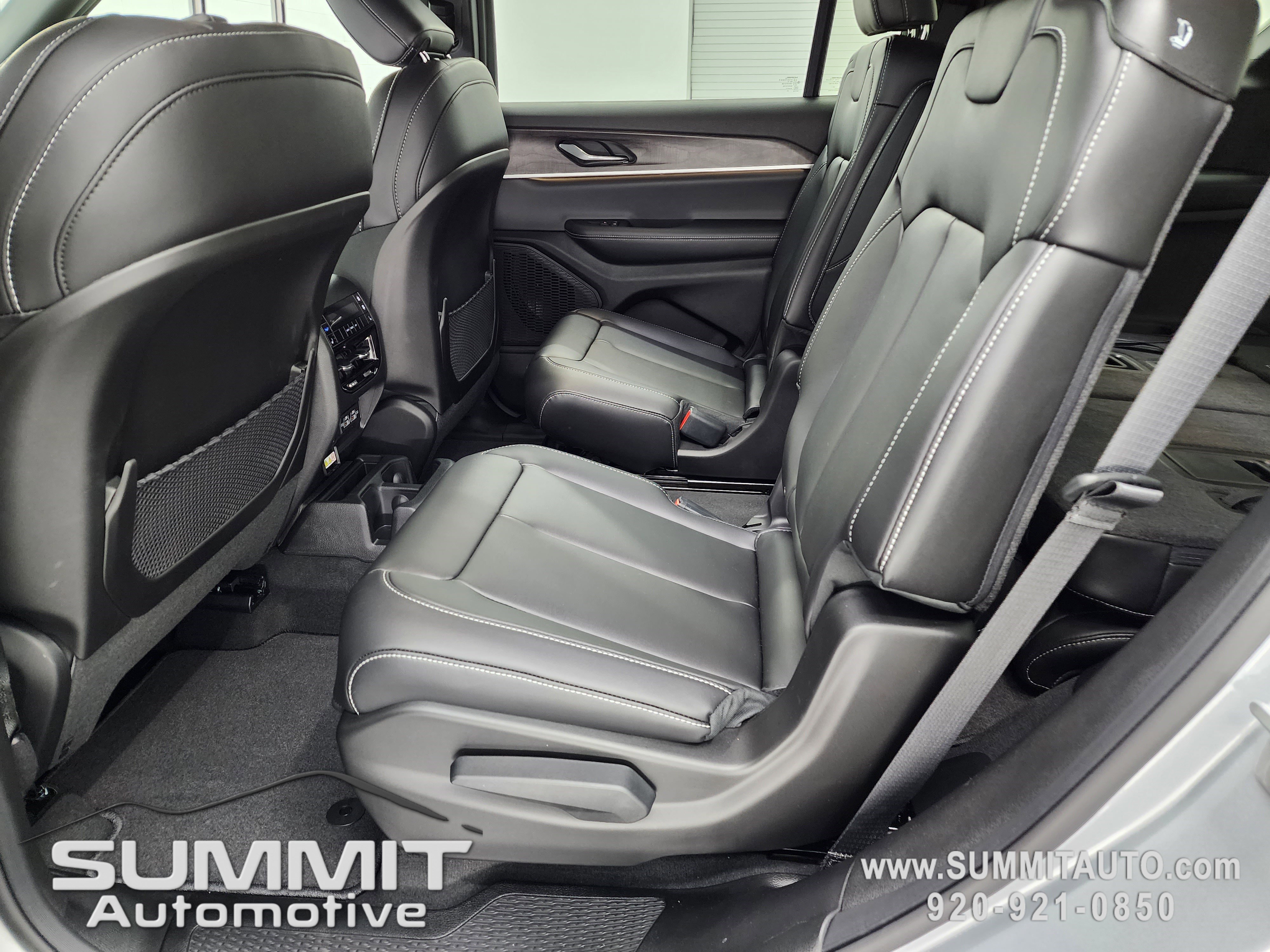 New 2025 Jeep Grand Cherokee L Limited w/ Trailer Tow Package image 9