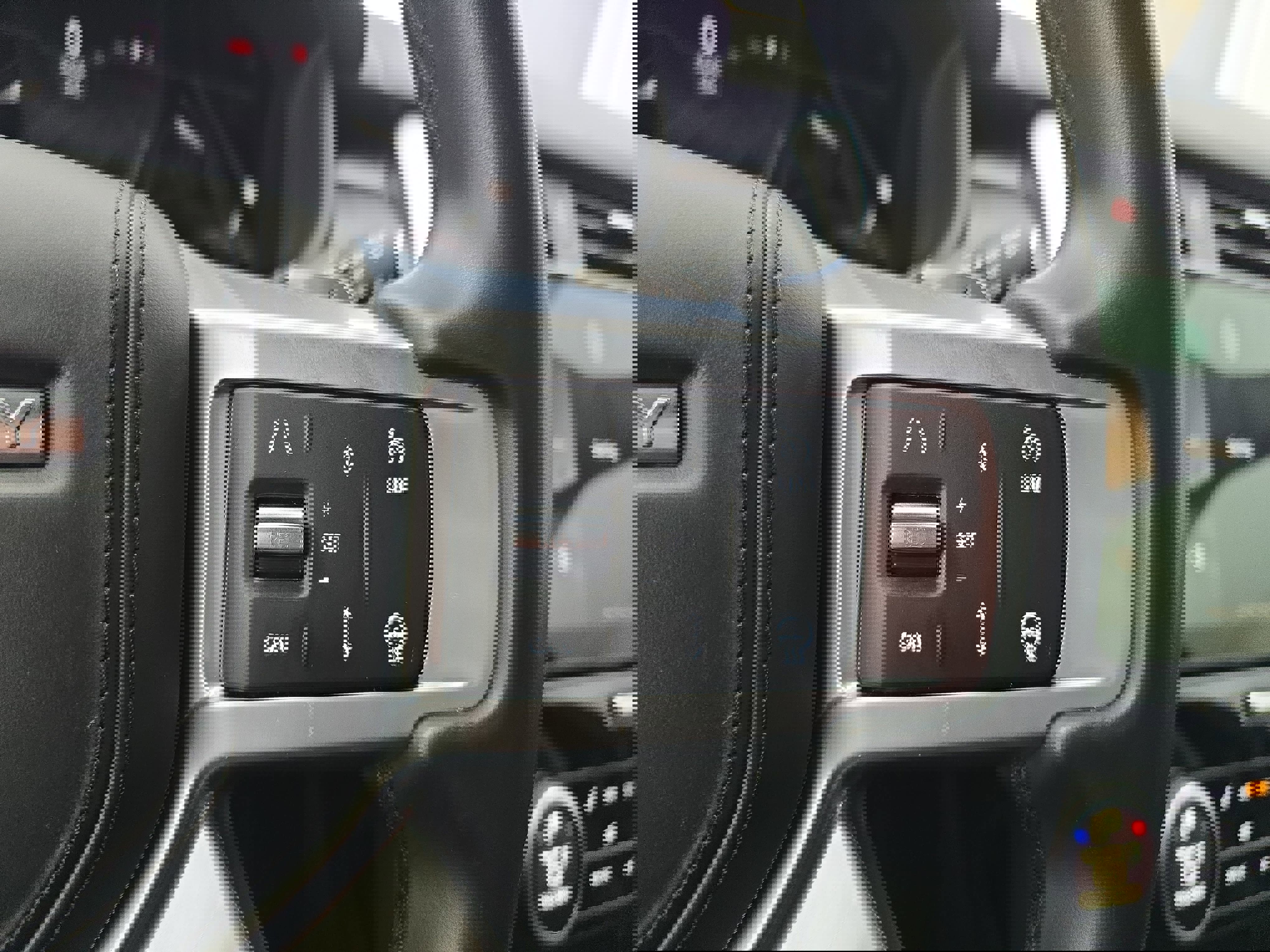 Used 2024 Land Rover Discovery Metropolitan Edition image 19