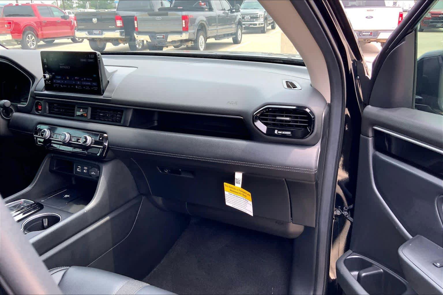 Used 2025 Honda Pilot Touring image 19