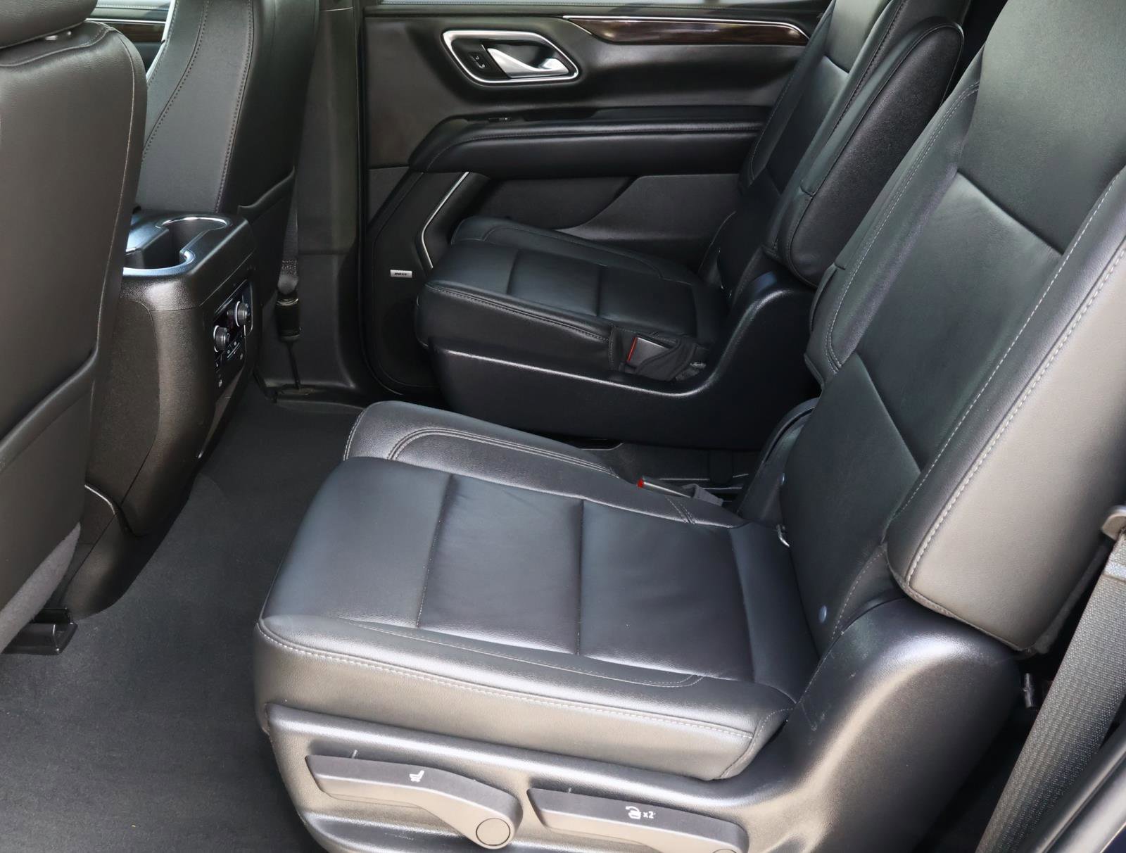 Used 2022 Chevrolet Tahoe Z71 w/ Z71 Off-Road Package AWD/4WD image 23