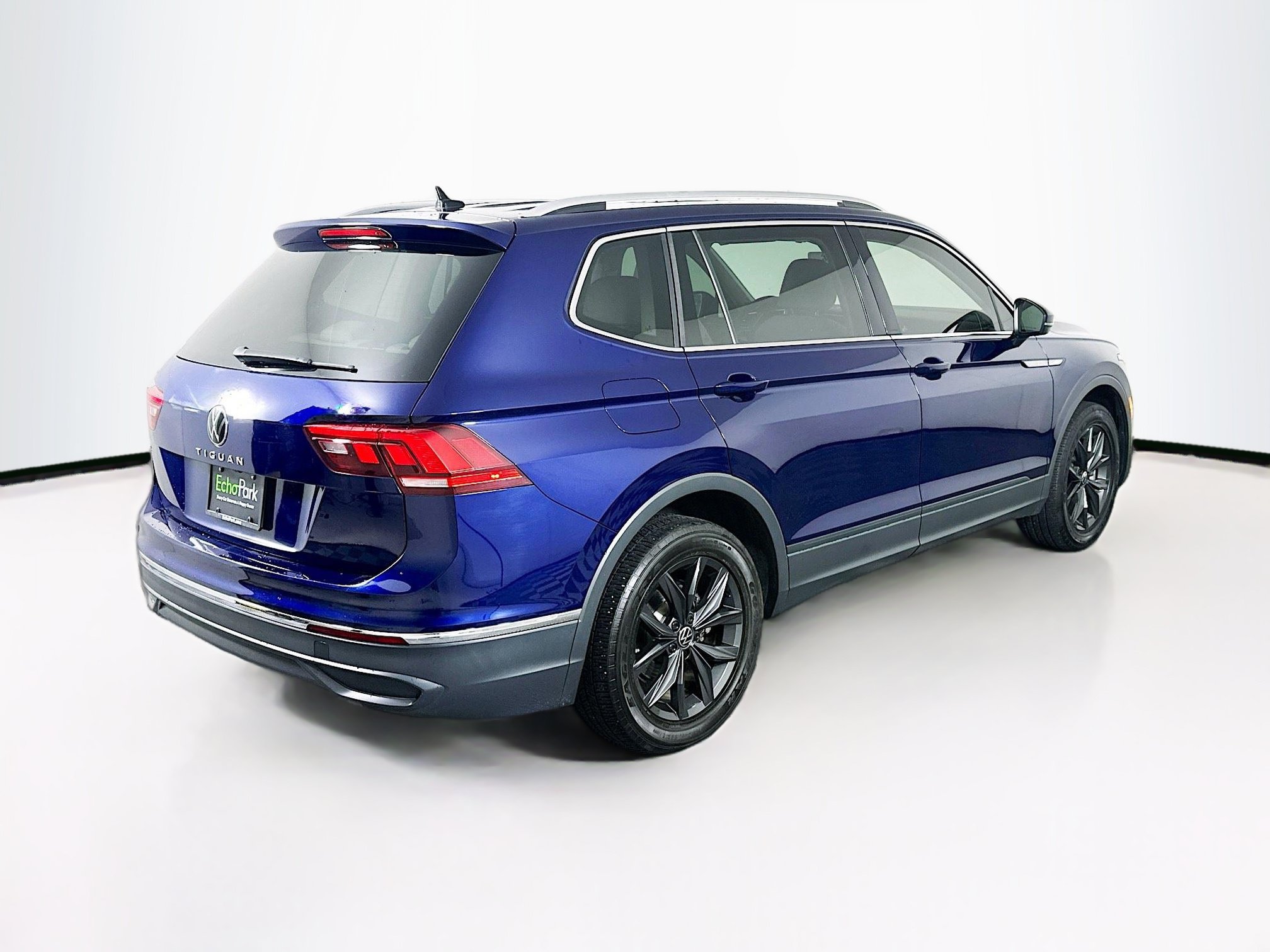 Used 2024 Volkswagen Tiguan SE FWD image 9