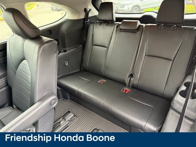 Used 2020 Toyota Highlander XLE AWD/4WD image 39