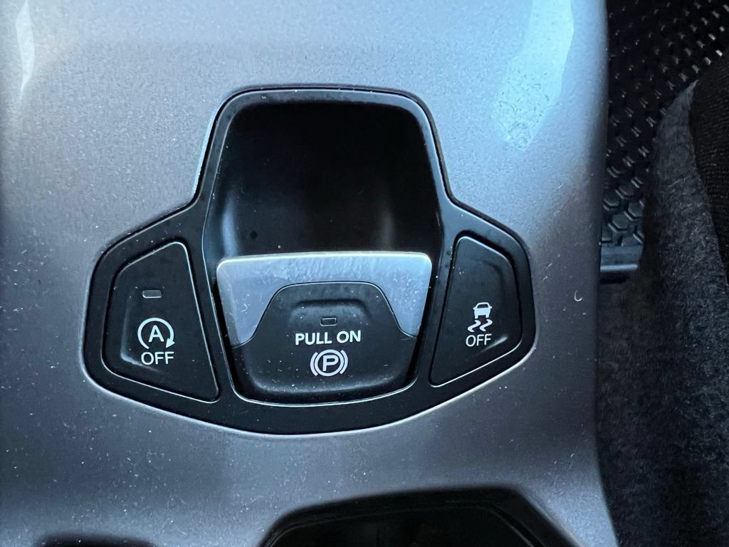 Used 2022 Jeep Renegade Latitude AWD/4WD image 39