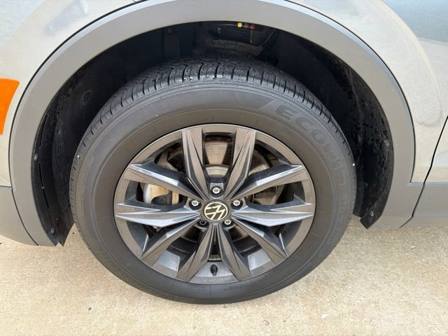 Used 2022 Volkswagen Tiguan SE AWD/4WD image 11