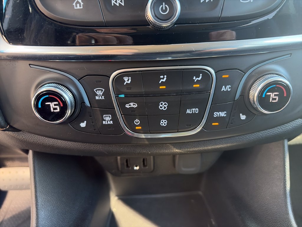 Used 2020 Chevrolet Traverse LT w/ Driver Confidence II Package AWD/4WD image 17