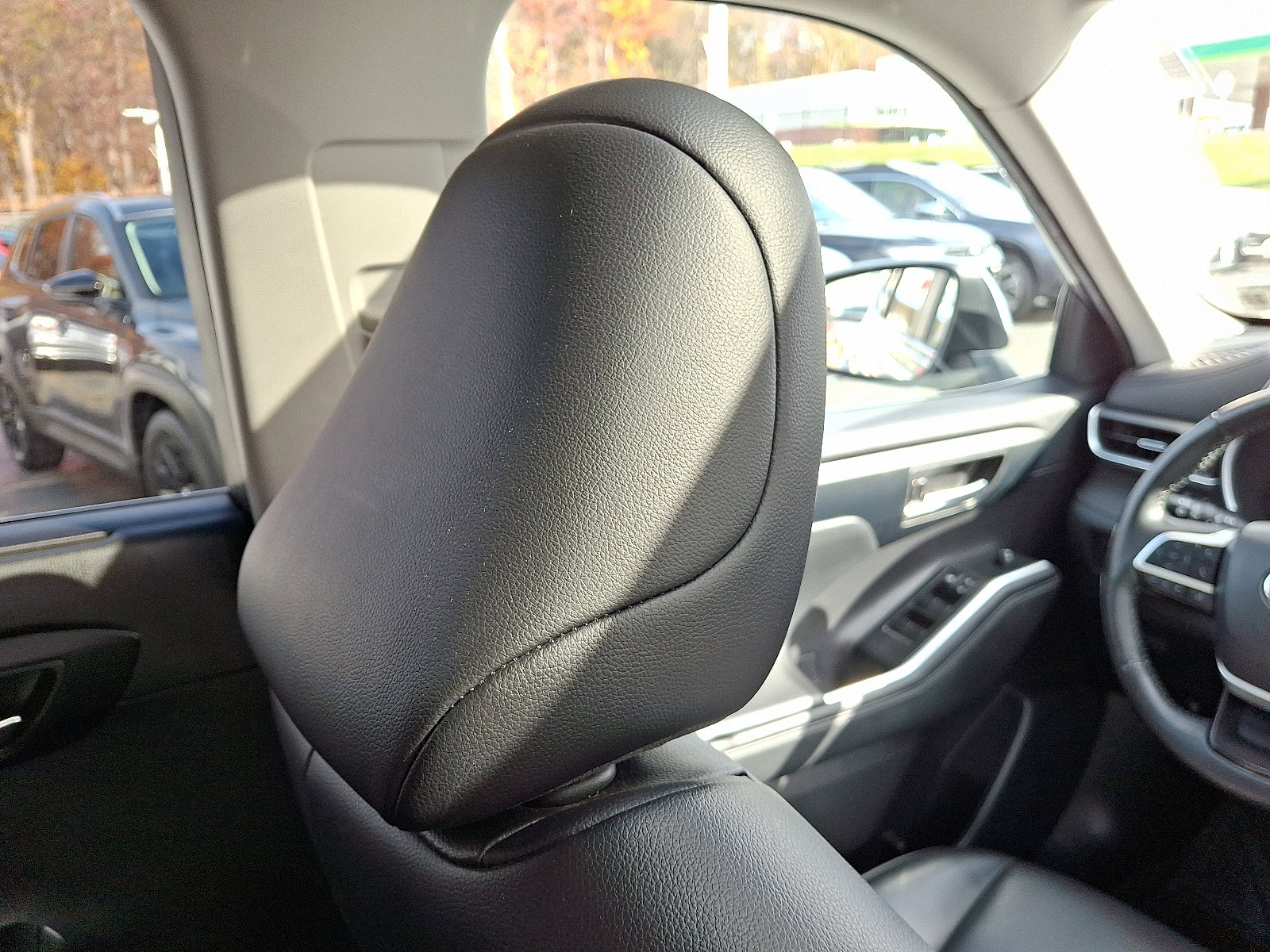 Used 2023 Toyota Highlander XLE image 13