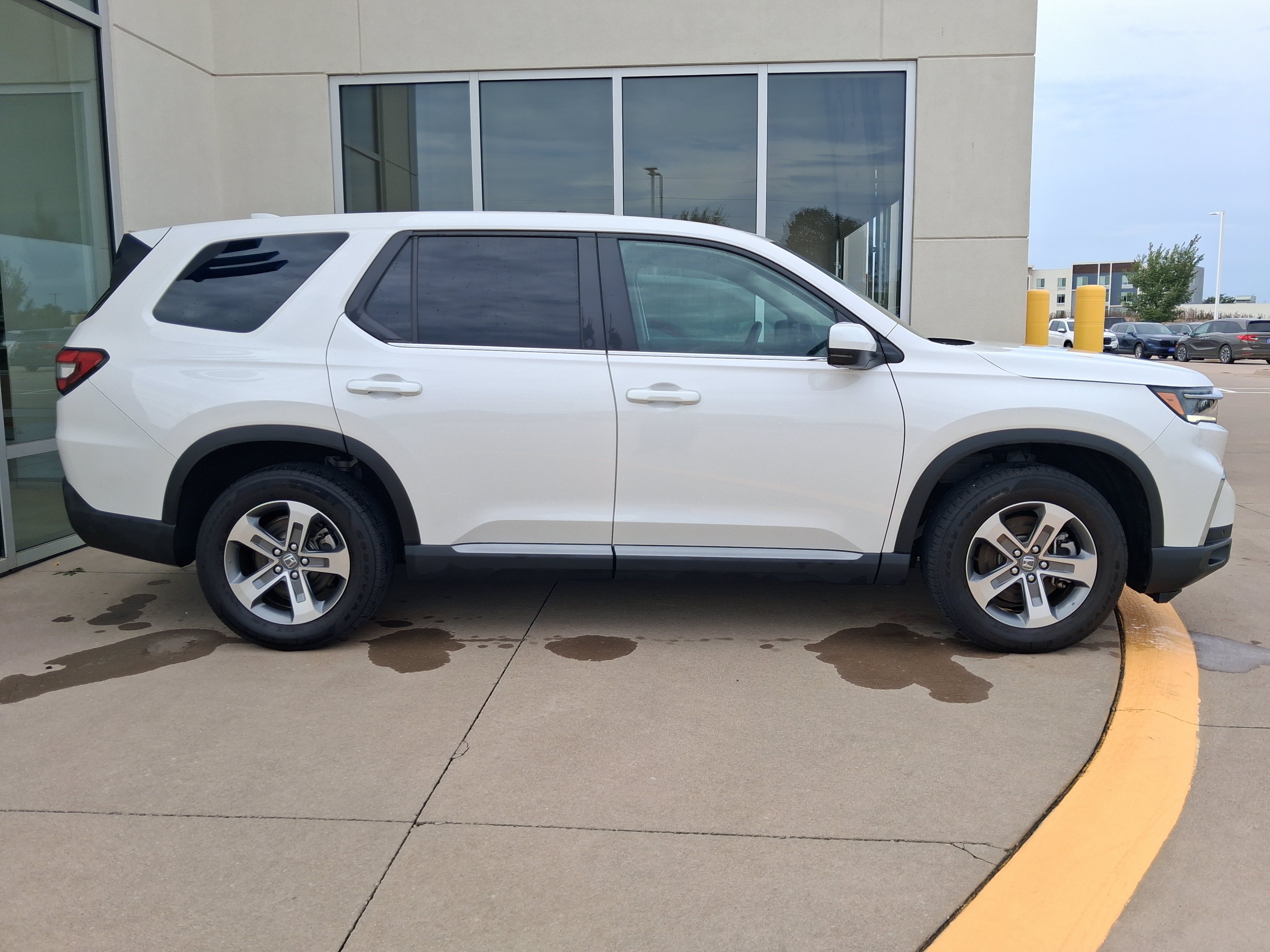 Used 2025 Honda Pilot EX-L image 5