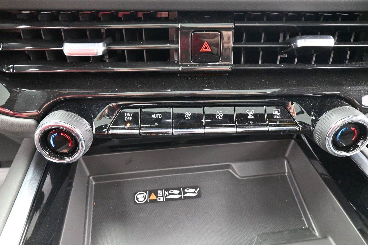 Used 2025 Chevrolet Suburban High Country AWD/4WD image 27