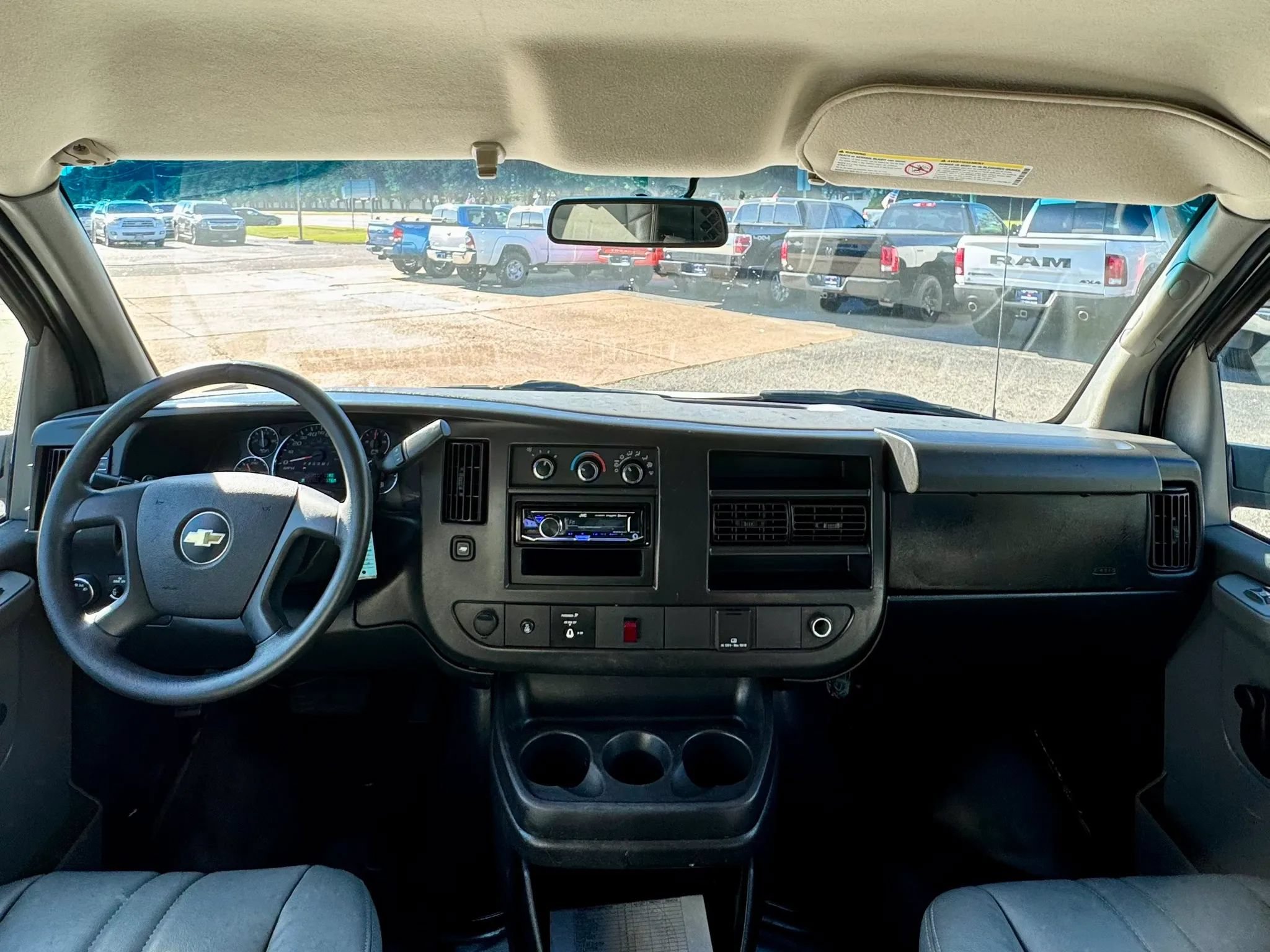 Used 2015 Chevrolet Express 2500 RWD image 11