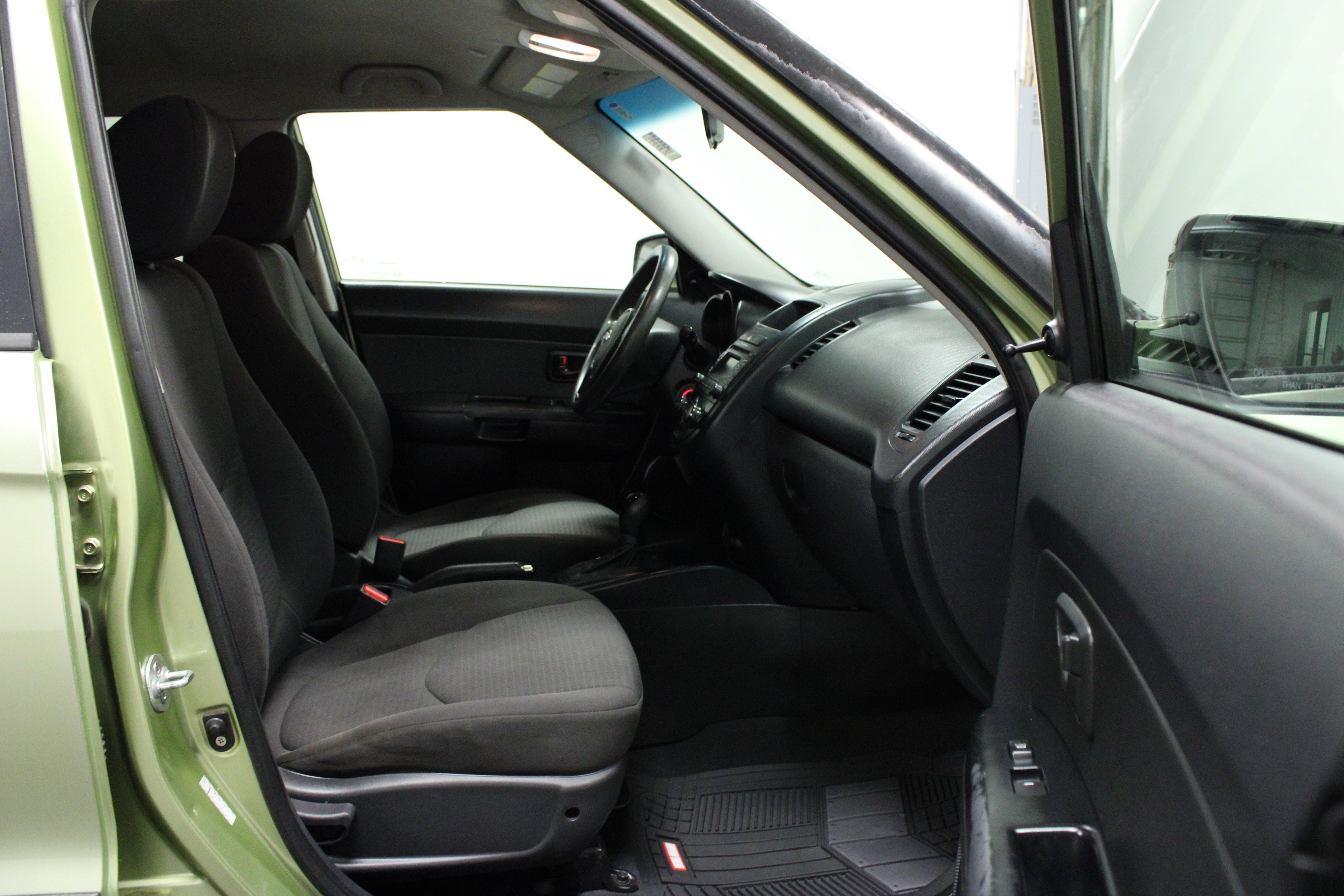 Used 2012 Kia Soul FWD image 16
