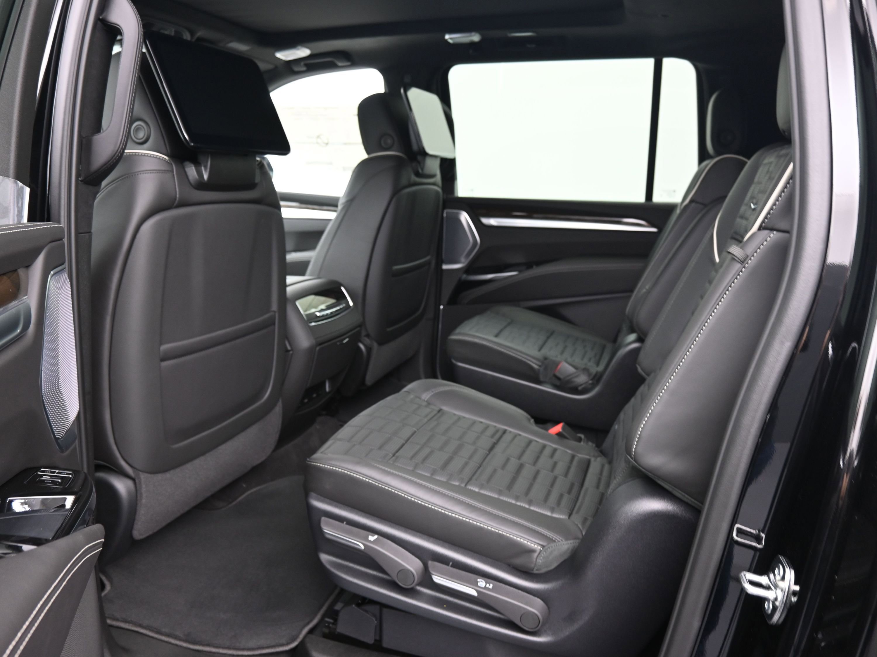 New 2026 Cadillac Escalade ESV Platinum Luxury w/ LPO, Floor Liner Package AWD/4WD image 10