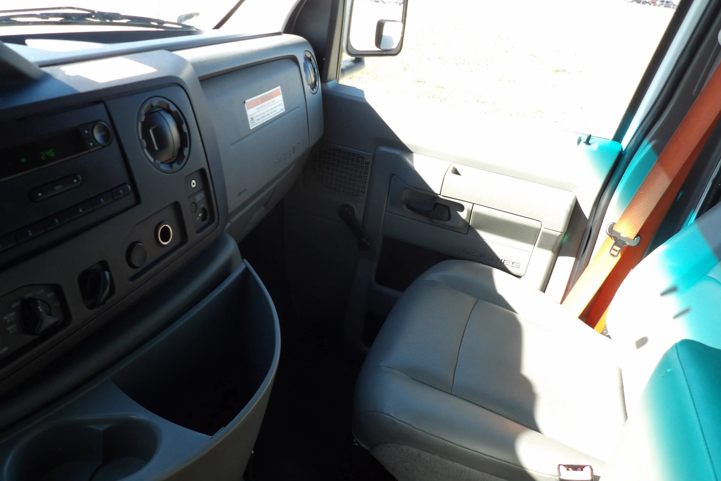 Used 2014 Ford E-350 and Econoline 350 Super Duty RWD image 16