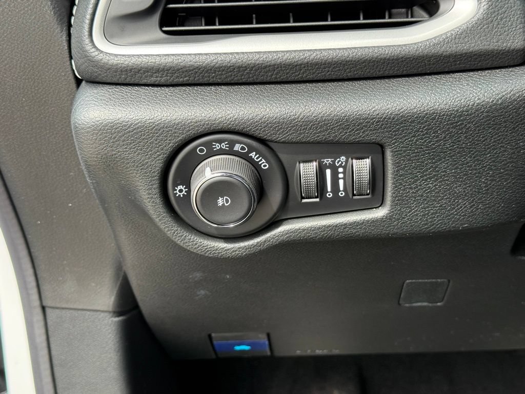 New 2026 Chrysler Pacifica Select FWD image 18