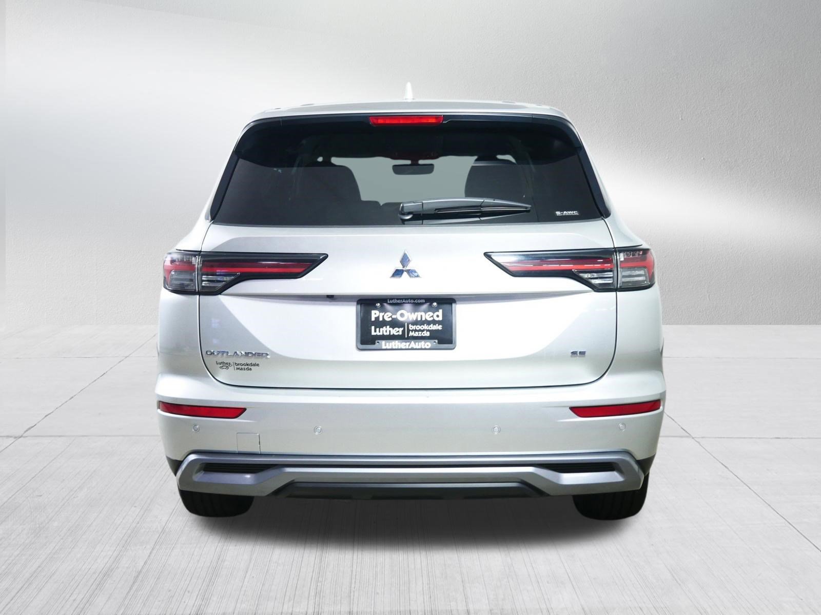 Used 2025 Mitsubishi Outlander SE image 6