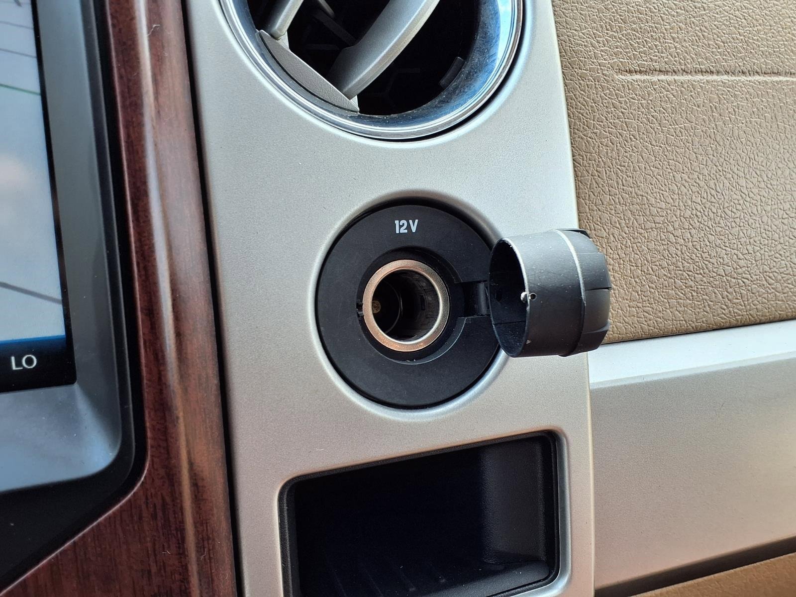 Used 2014 Ford F150 King Ranch w/ King Ranch Luxury Package image 12