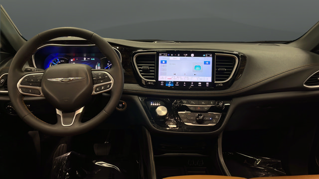 Used 2023 Chrysler Pacifica Pinnacle FWD image 12