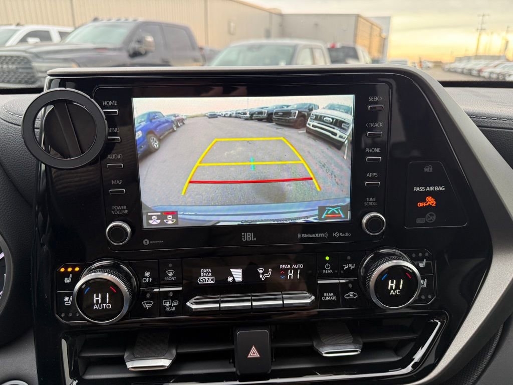 Used 2020 Toyota Highlander Limited image 29
