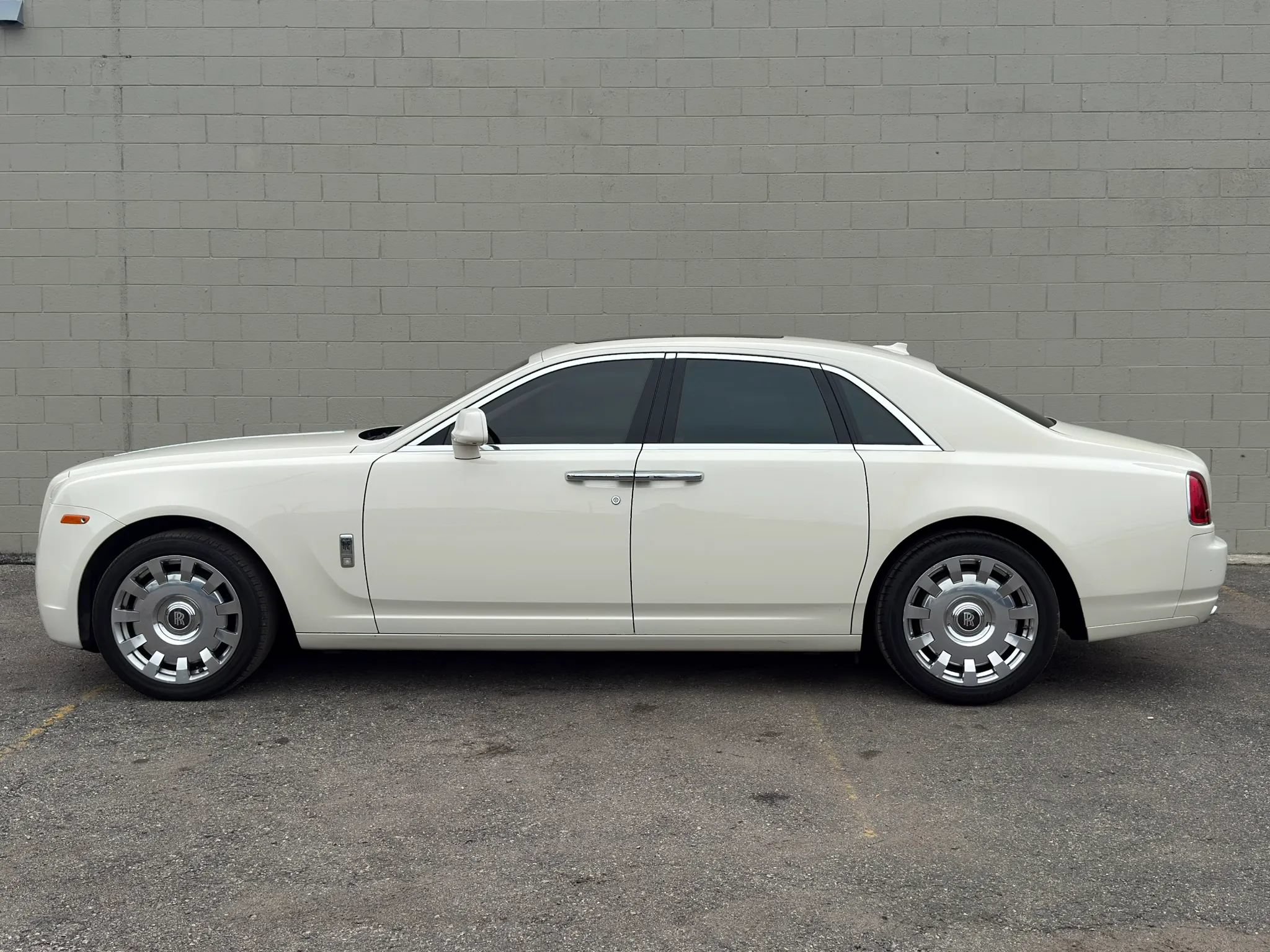 Used 2013 Rolls-Royce Ghost RWD image 3