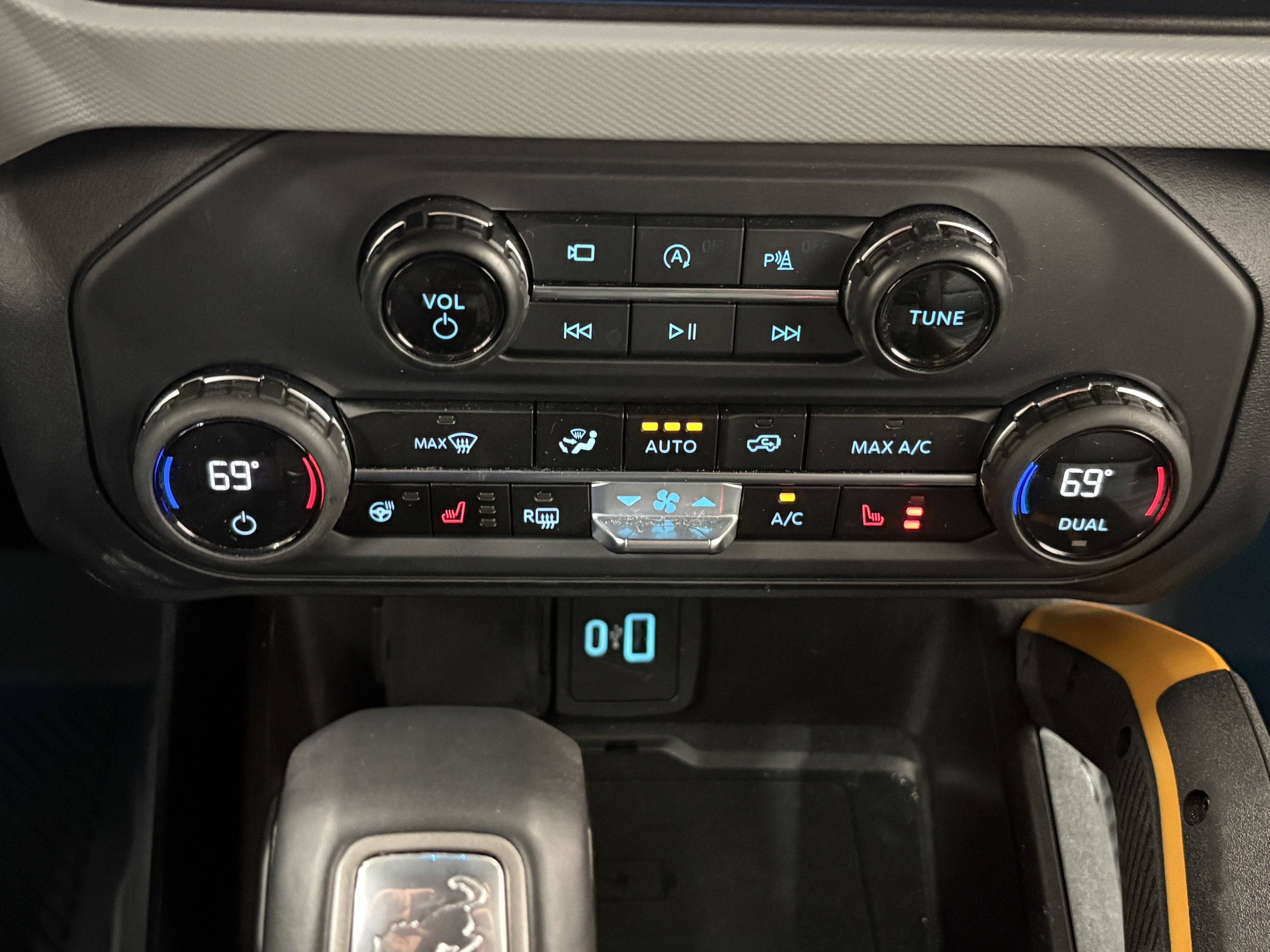 Used 2023 Ford Bronco Badlands image 17