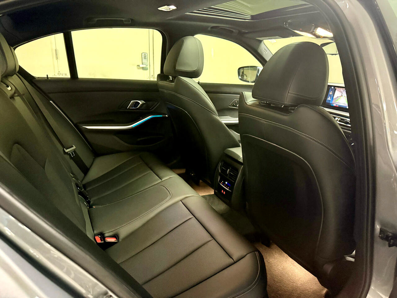 Used 2024 BMW 330i xDrive Sedan w/ Convenience Package image 33