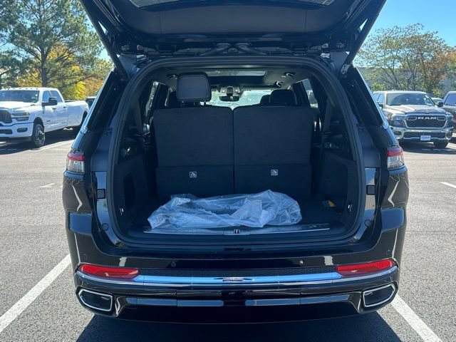 New 2025 Jeep Grand Cherokee L Overland AWD/4WD image 13